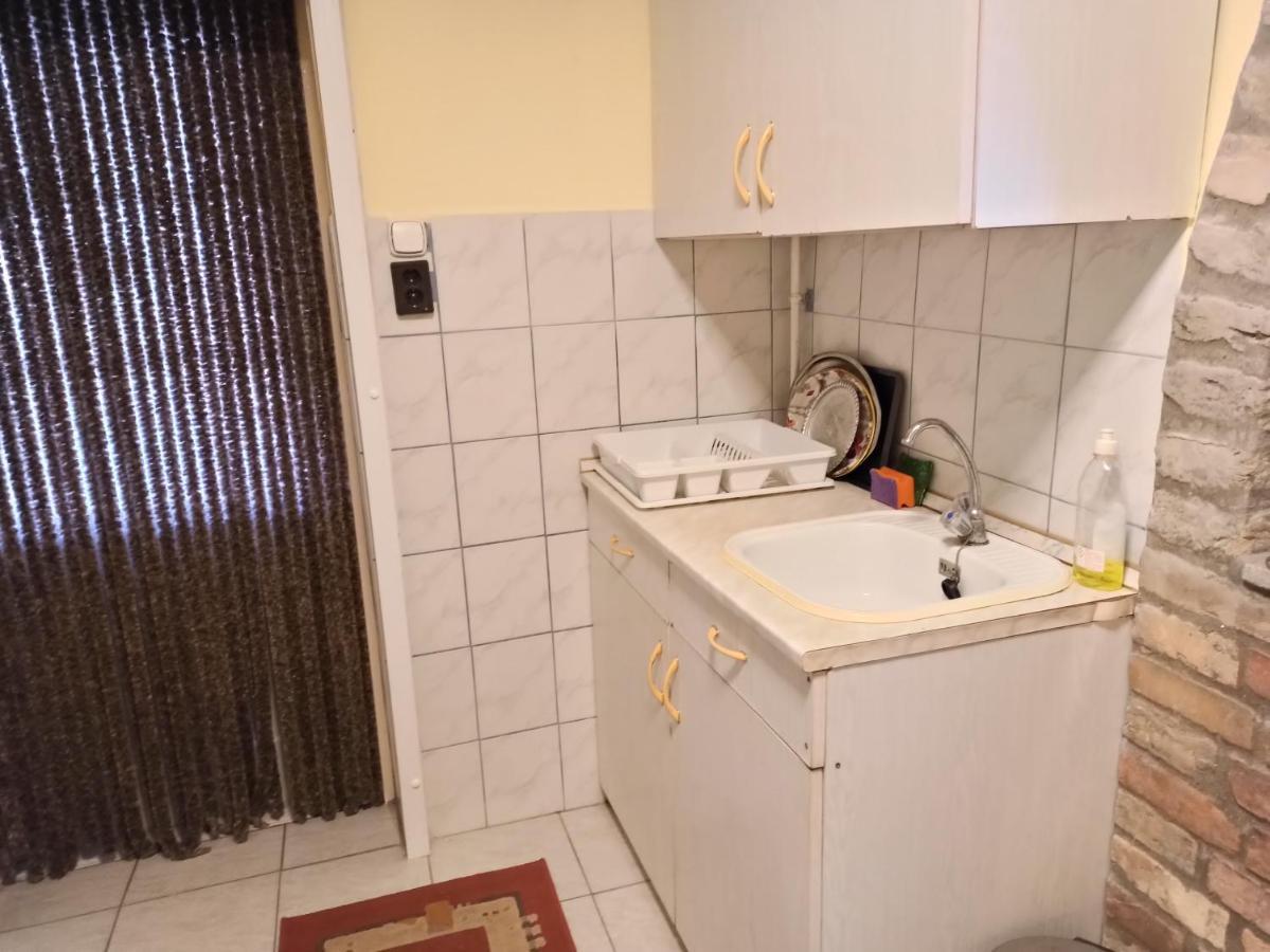 Opusztaszeri Mozes Vendeghaz Hotel Luaran gambar