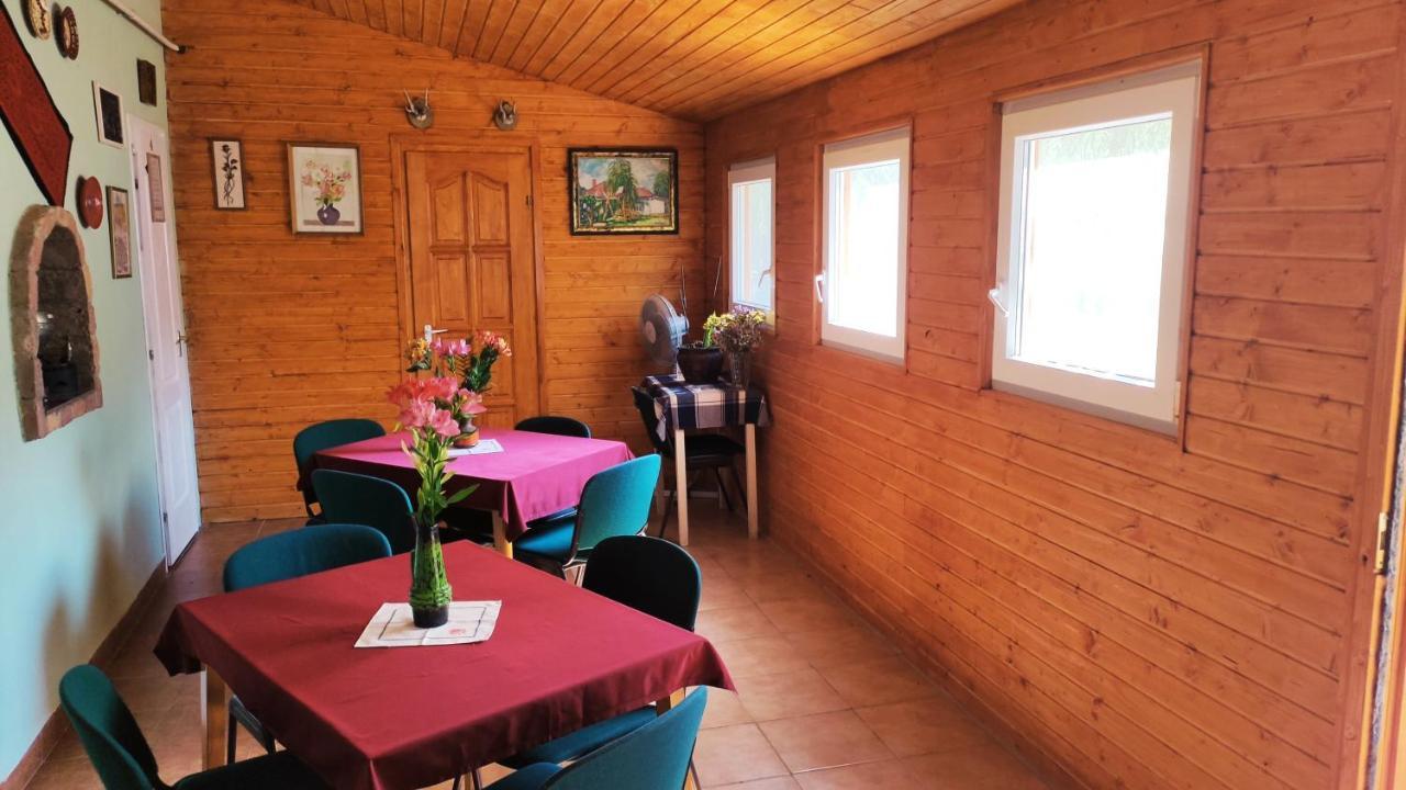 Opusztaszeri Mozes Vendeghaz Hotel Luaran gambar