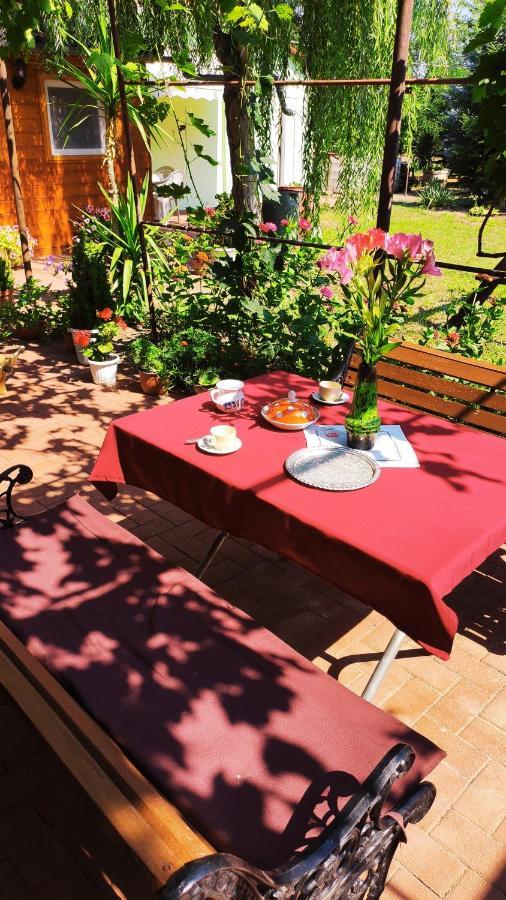 Opusztaszeri Mozes Vendeghaz Hotel Luaran gambar
