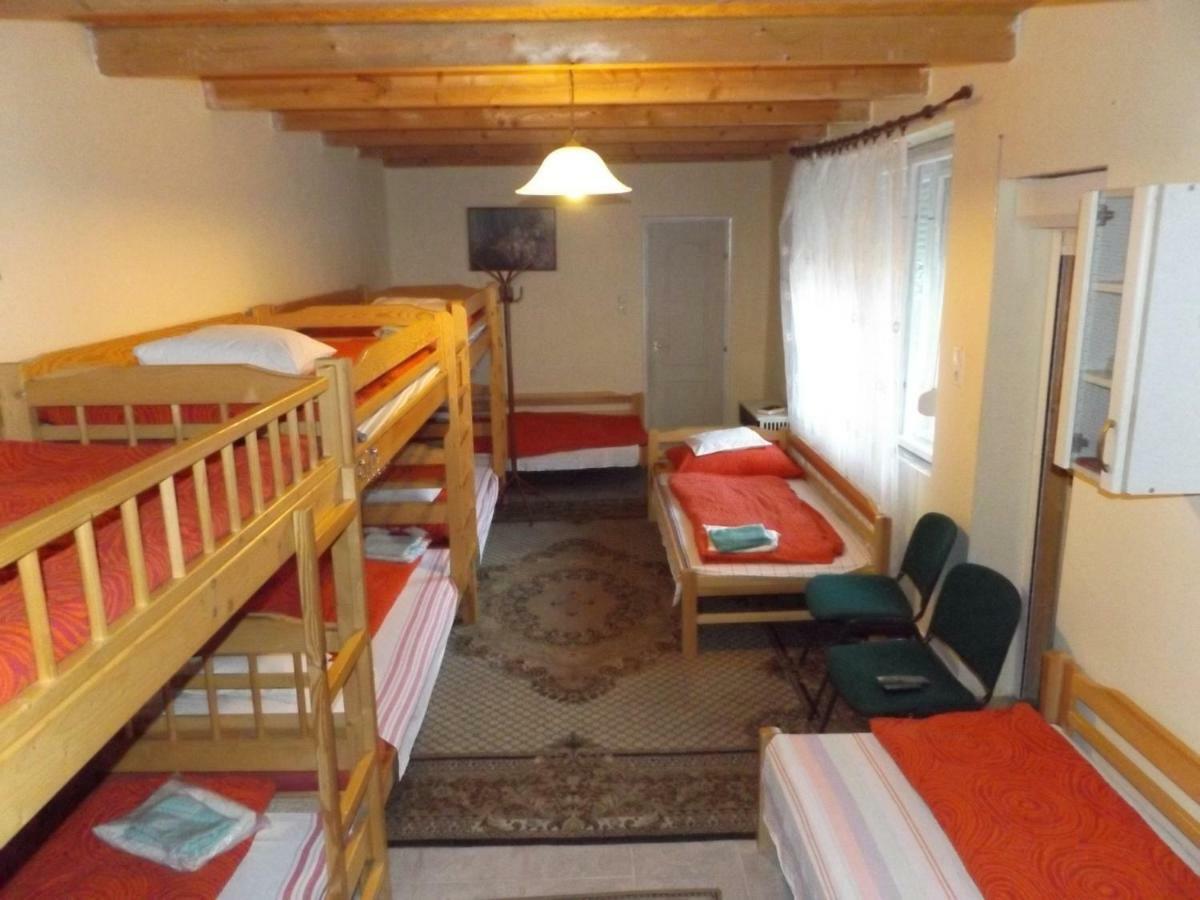 Opusztaszeri Mozes Vendeghaz Hotel Luaran gambar