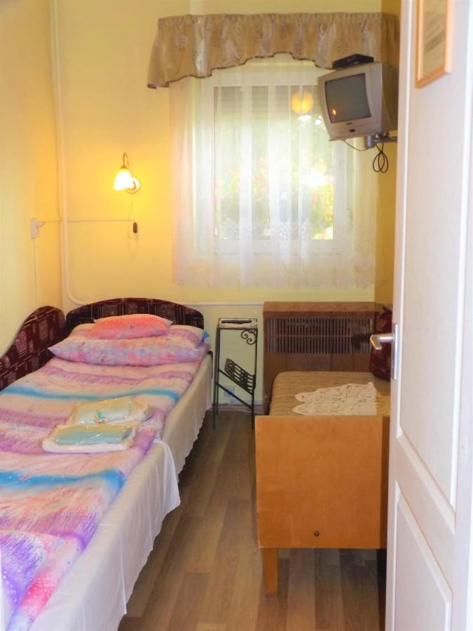 Opusztaszeri Mozes Vendeghaz Hotel Luaran gambar