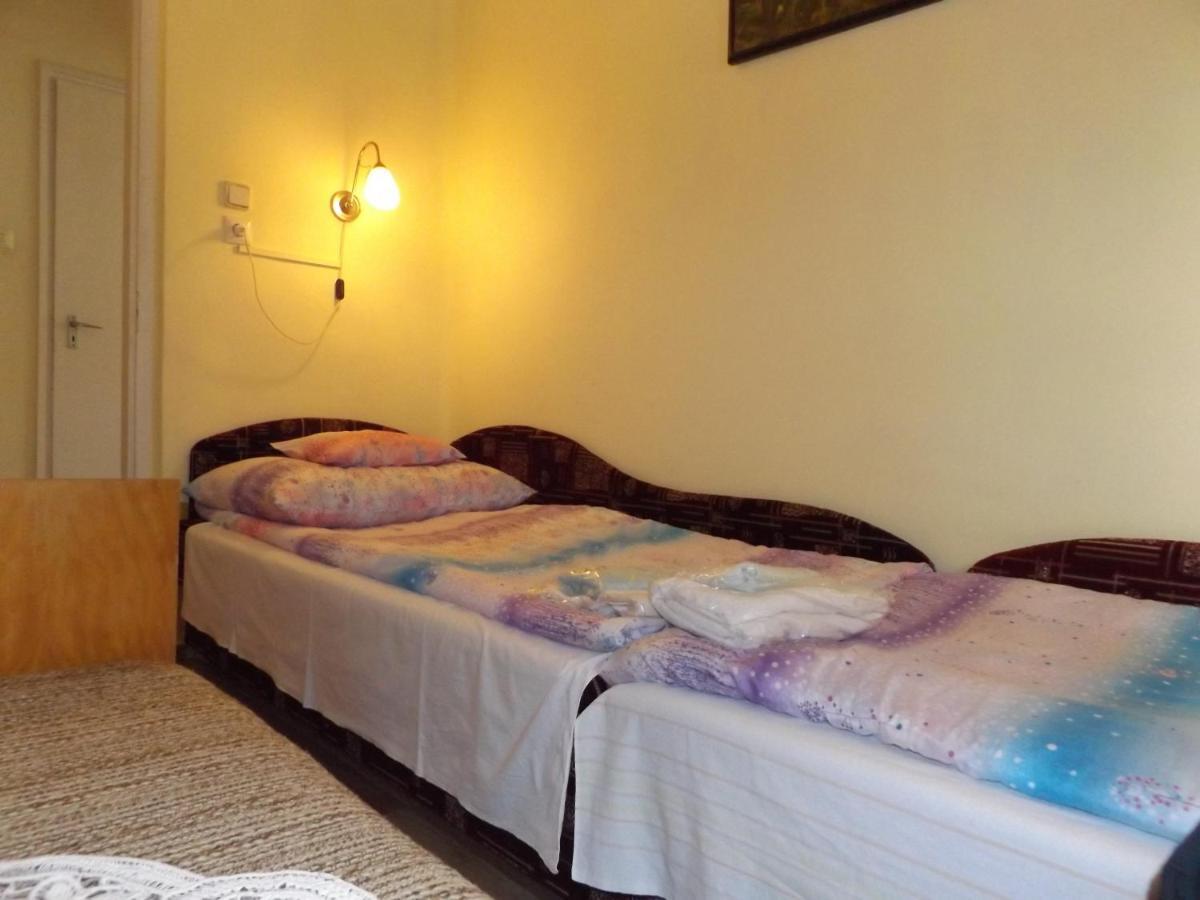 Opusztaszeri Mozes Vendeghaz Hotel Luaran gambar